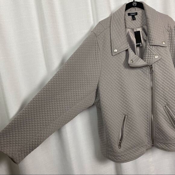 Torrid Gray Quilted Moto Jacket Sz.4 NWT - Picture 10 of 15